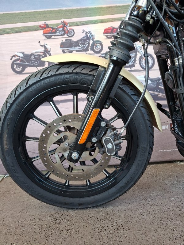 HARLEY-DAVIDSON 2015 HARLEY DAVIDSON 883CC XL883N IRON 883