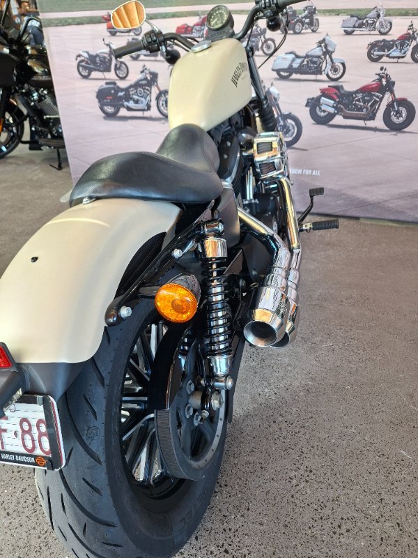 HARLEY-DAVIDSON 2015 HARLEY DAVIDSON 883CC XL883N IRON 883