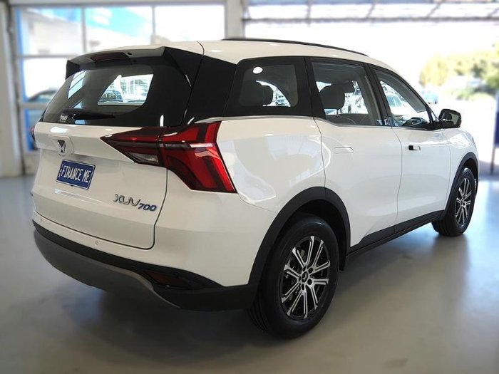 2025 Mahindra XUV700 AX7L