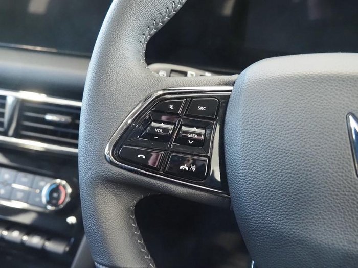 2025 Mahindra XUV700 AX7L