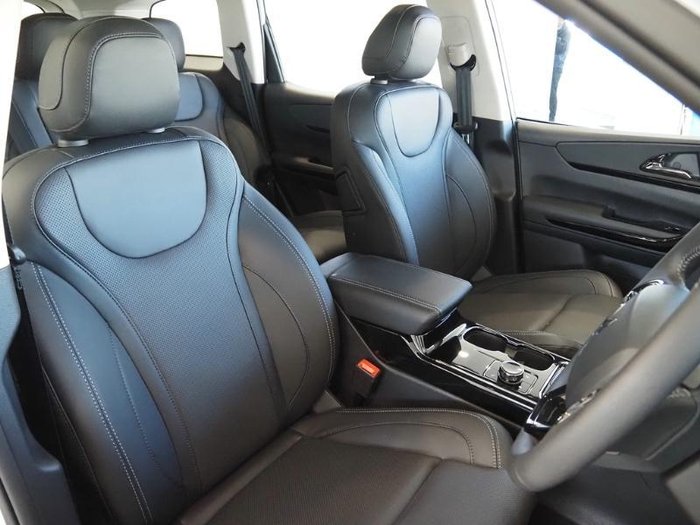 2025 Mahindra XUV700 AX7L