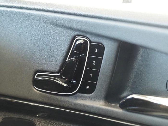 2025 Mahindra XUV700 AX7L