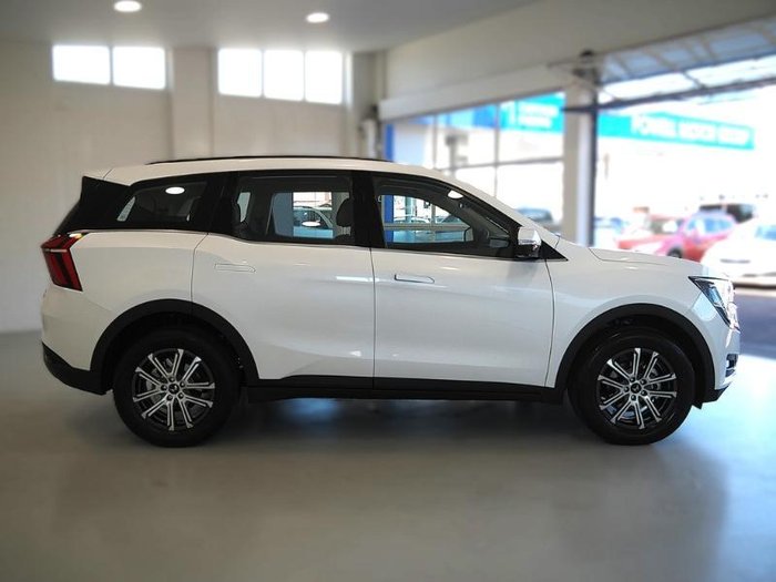 2025 Mahindra XUV700 AX7L