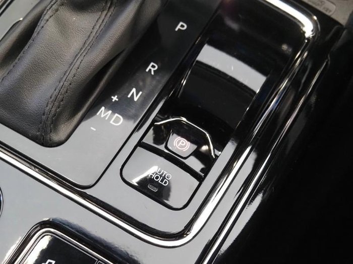 2025 Mahindra XUV700 AX7L