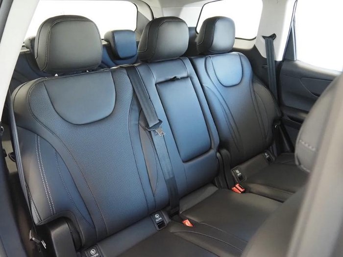 2025 Mahindra XUV700 AX7L