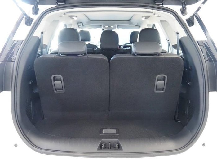 2025 Mahindra XUV700 AX7L