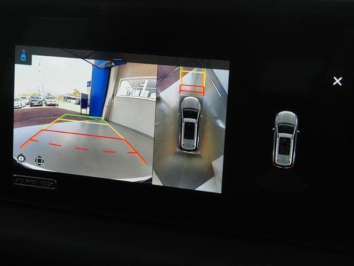 2025 Mahindra XUV700 AX7L