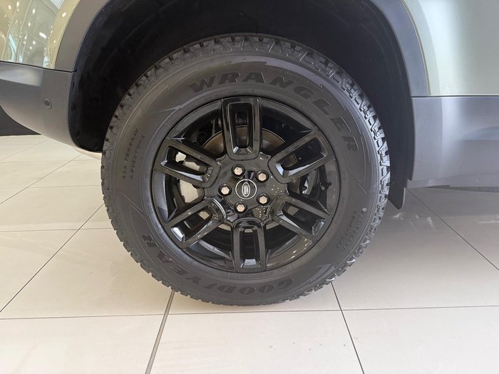 2025 Land Rover Defender 110 D250 S