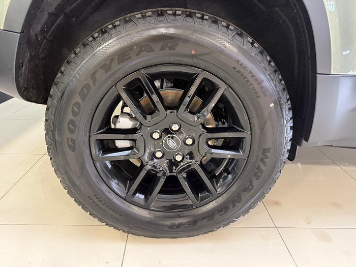 2025 Land Rover Defender 110 D250 S