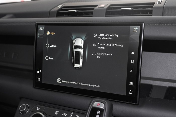 2025 Land Rover Defender 130 D350 X-Dynamic SE