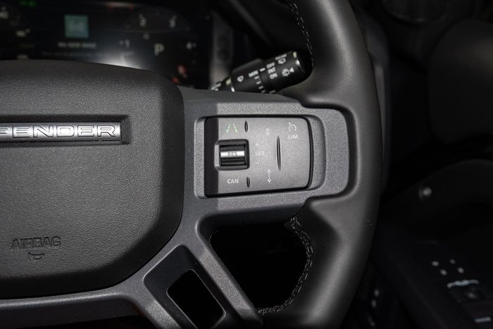 2025 Land Rover Defender 130 D350 X-Dynamic SE