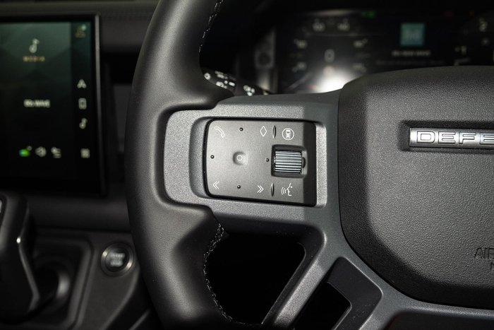 2025 Land Rover Defender 130 D350 X-Dynamic SE