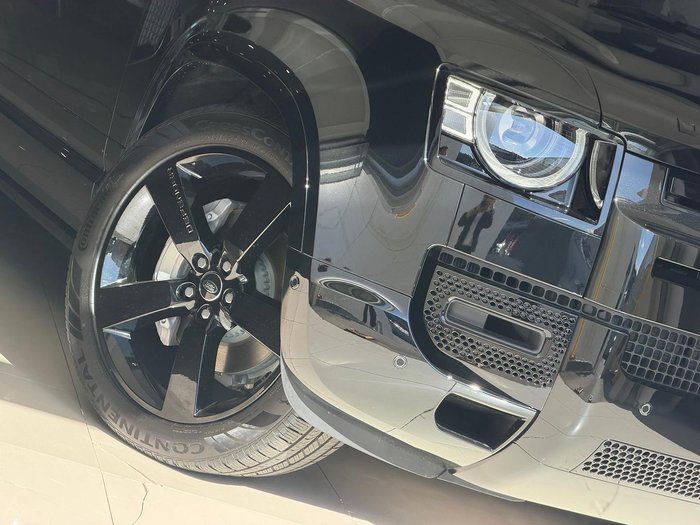 2025 Land Rover Defender 130 D350 X-Dynamic SE