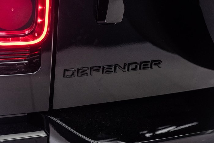 2025 Land Rover Defender 130 D350 X-Dynamic SE