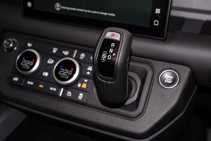 2025 Land Rover Defender 130 D350 X-Dynamic SE