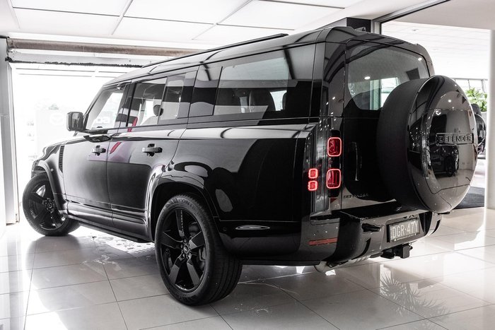 2025 Land Rover Defender 130 D350 X-Dynamic SE