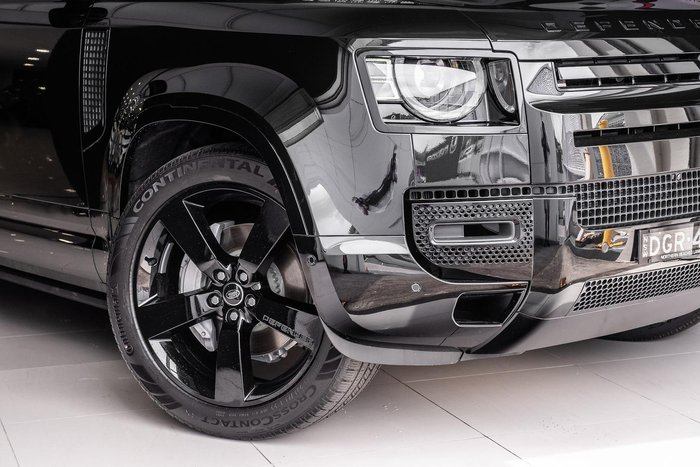 2025 Land Rover Defender 130 D350 X-Dynamic SE