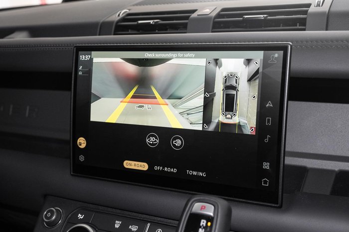 2025 Land Rover Defender 130 D350 X-Dynamic SE