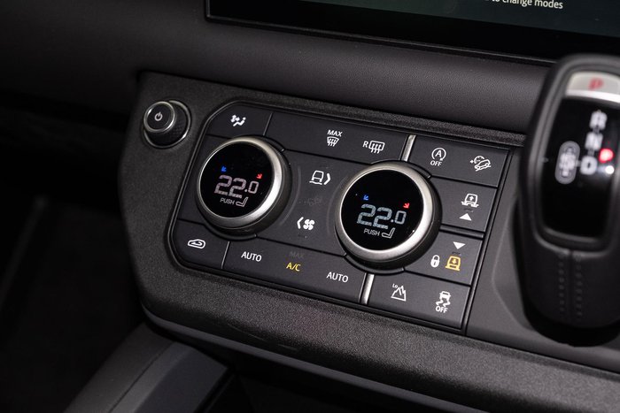 2025 Land Rover Defender 130 D350 X-Dynamic SE