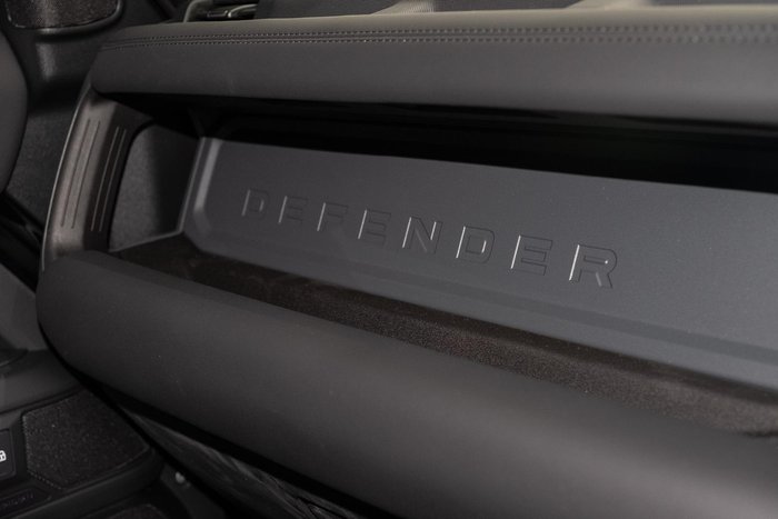 2025 Land Rover Defender 130 D350 X-Dynamic SE