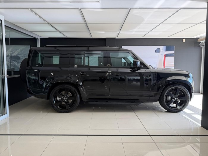 2025 Land Rover Defender 130 D350 X-Dynamic SE