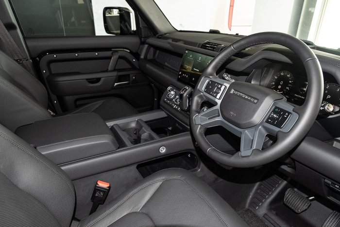 2025 Land Rover Defender 130 D350 X-Dynamic SE