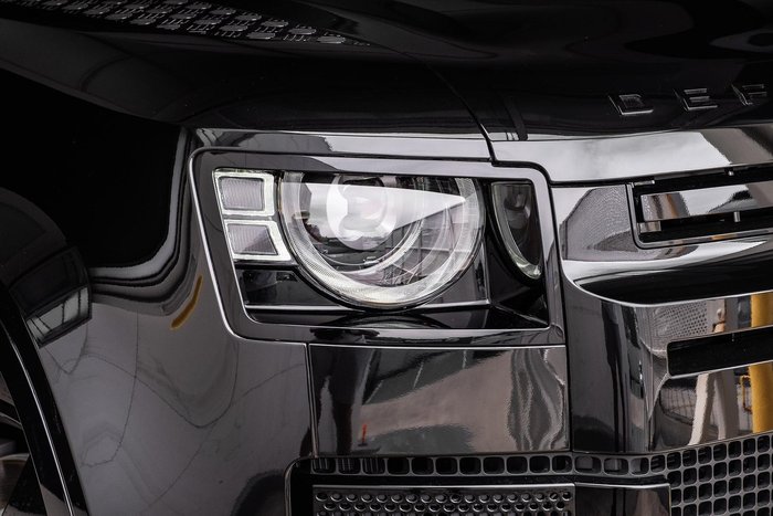 2025 Land Rover Defender 130 D350 X-Dynamic SE