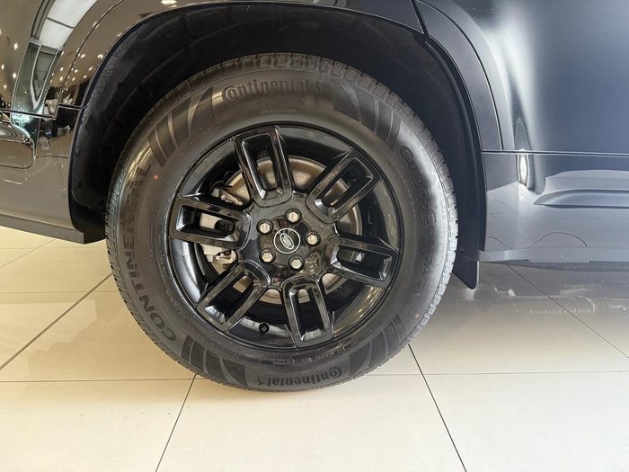 2025 Land Rover Defender 130 P400 X-Dynamic SE