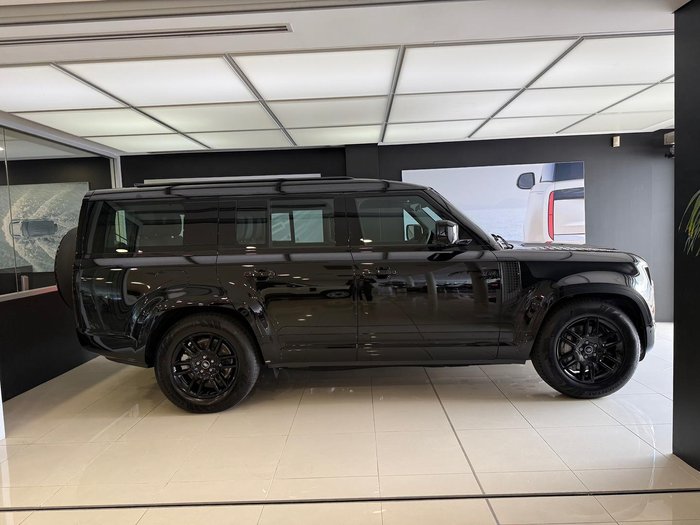 2025 Land Rover Defender 130 P400 X-Dynamic SE