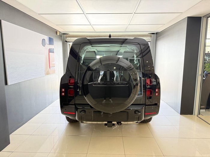 2025 Land Rover Defender 130 P400 X-Dynamic SE