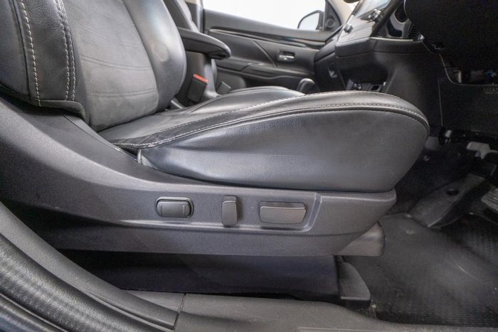 2021 Mitsubishi Outlander LS