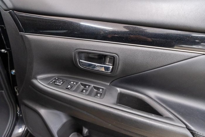 2021 Mitsubishi Outlander LS