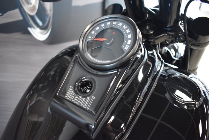 2025 Harley-davidson FXBR BREAKOUT (117) VIVID BLACK