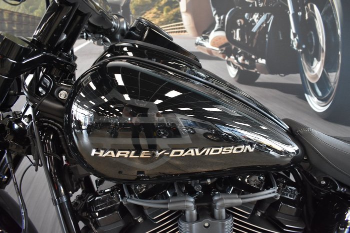 2025 Harley-davidson FXBR BREAKOUT (117) VIVID BLACK