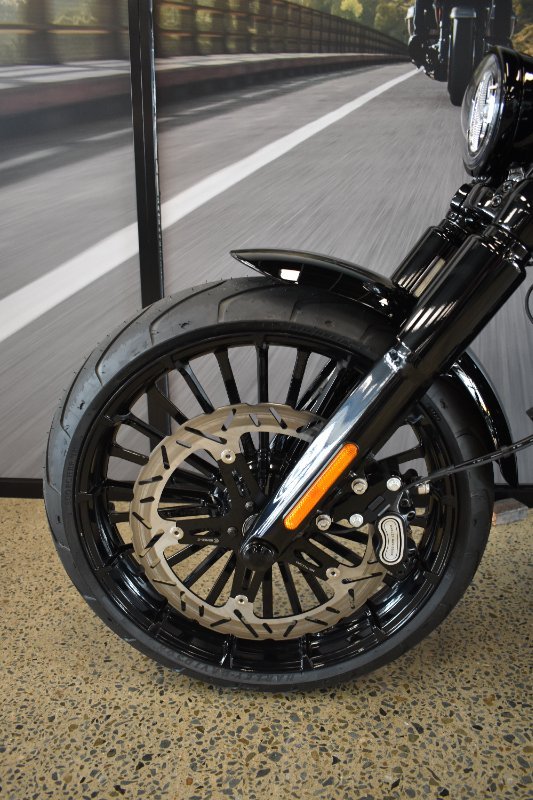 2025 Harley-davidson FXBR BREAKOUT (117) VIVID BLACK