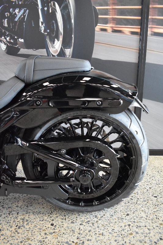 2025 Harley-davidson FXBR BREAKOUT (117) VIVID BLACK