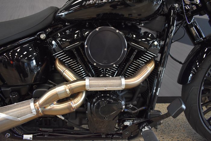 2025 Harley-davidson FXBR BREAKOUT (117) VIVID BLACK