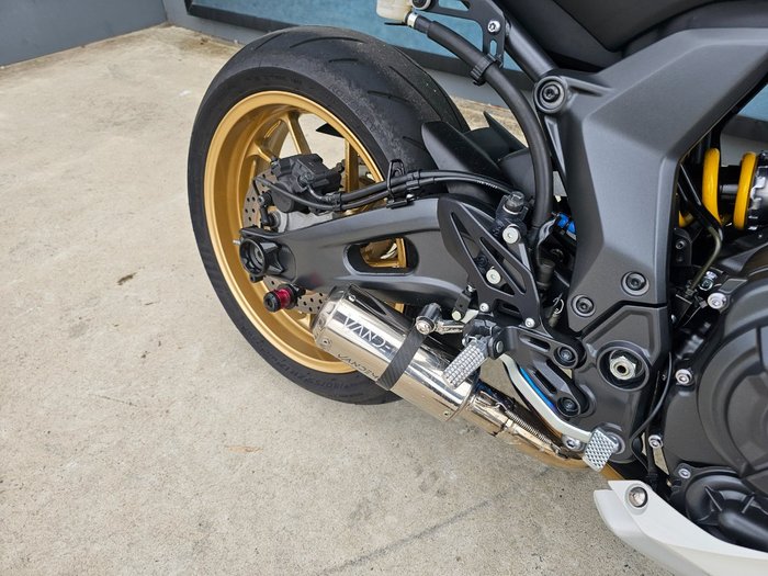 2022 Yamaha YZF-R7LA White