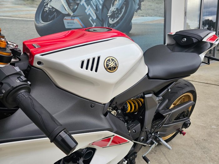 2022 Yamaha YZF-R7LA White