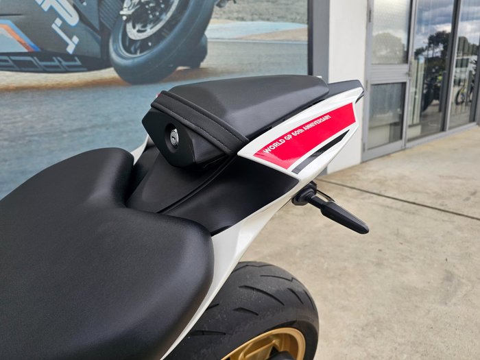 2022 Yamaha YZF-R7LA White