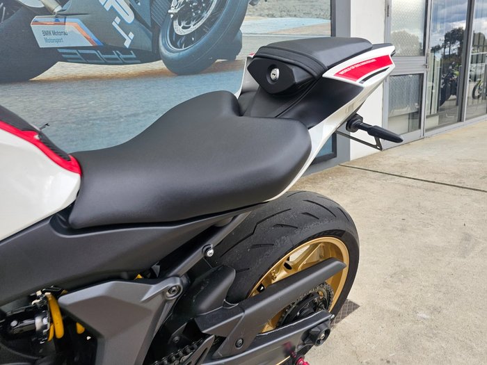 2022 Yamaha YZF-R7LA White