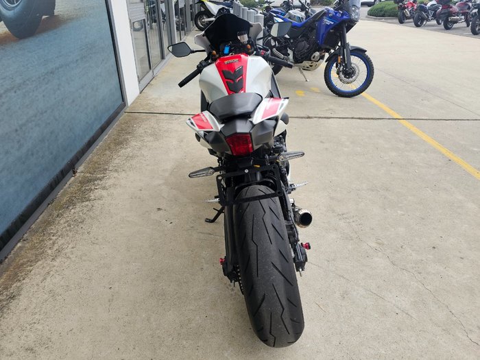 2022 Yamaha YZF-R7LA White