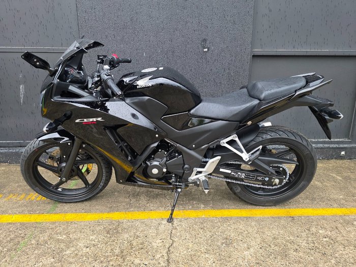 2016 Honda CBR300R BLACK