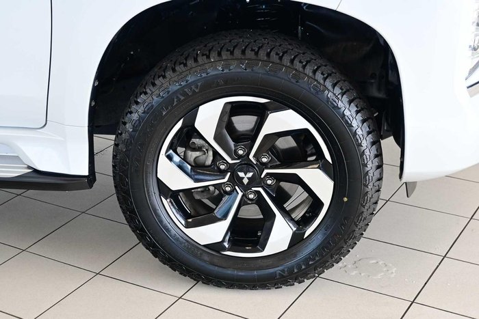 2024 Mitsubishi Pajero Sport GLS