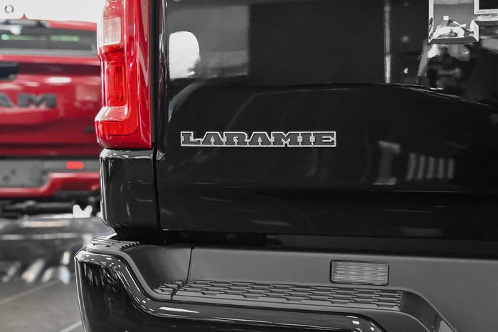 2025 RAM 1500 Laramie Sport Hurricane SO RamBox DT MY25 4X4 Dual Range Diamond Black