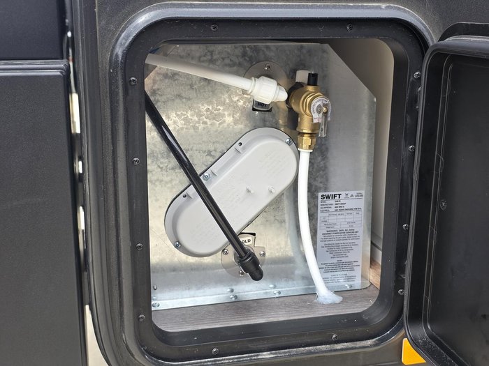 2025 JB Caravans Gator-X Ev 17'10 Fd Cafe