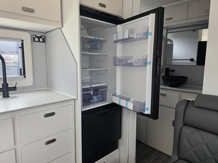 2025 JB Caravans Gator-X Ev 17'10 Fd Cafe