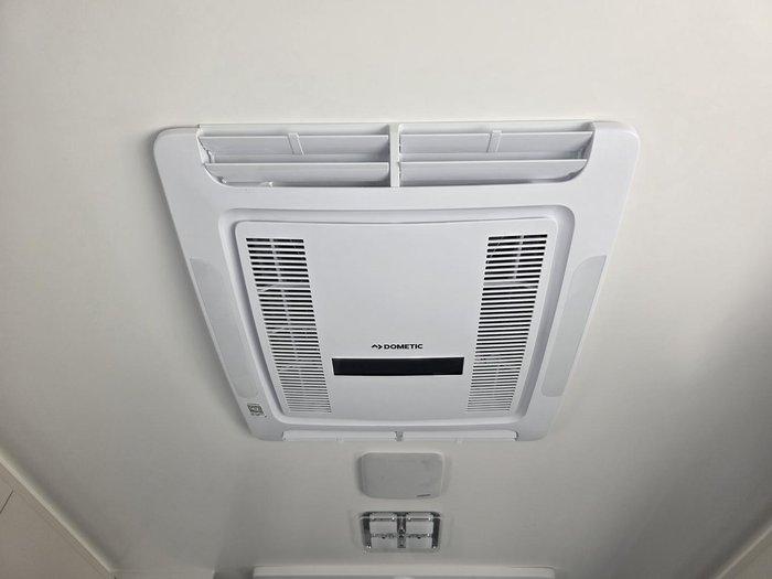 2025 JB Caravans Gator-X Ev 17'10 Fd Cafe