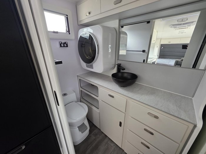 2025 JB Caravans Gator-X Ev 17'10 Fd Cafe