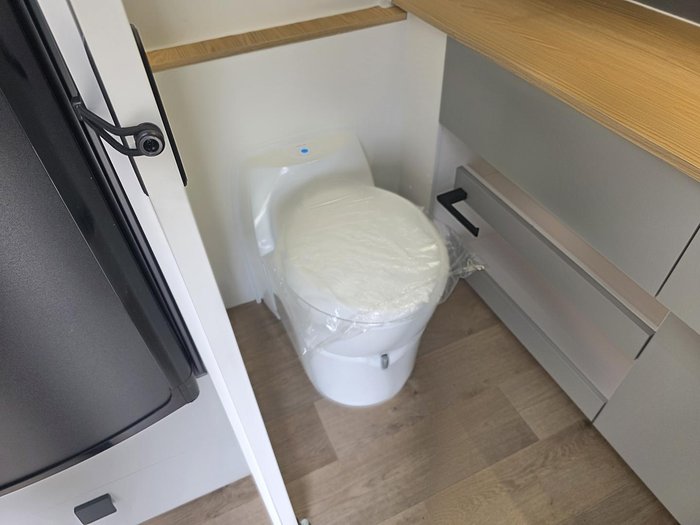 2025 New Age Caravans Manta Ray Mr19er Escape